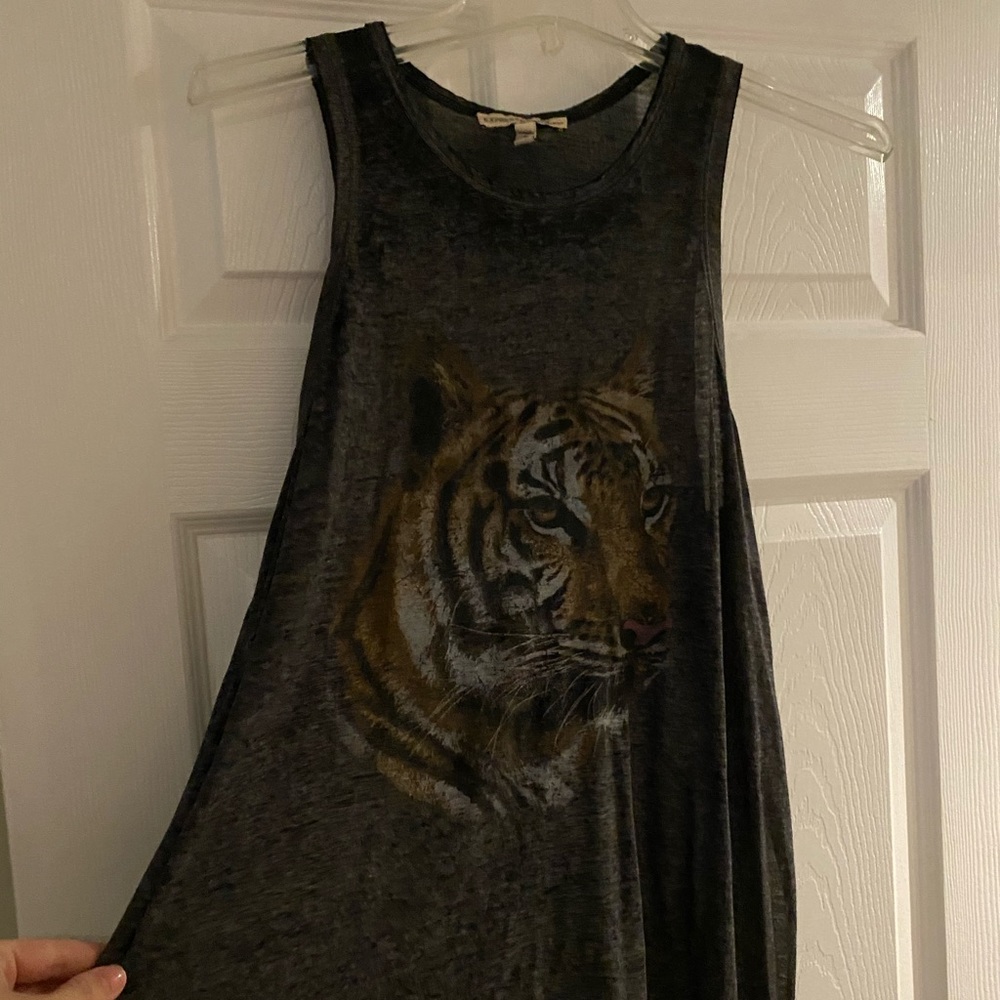 Asymmetrical tiger tank